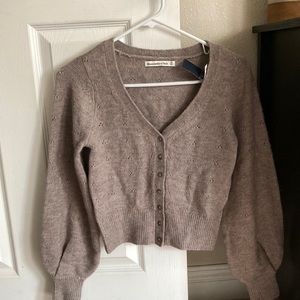 Abercrombie taupe crop cardigan